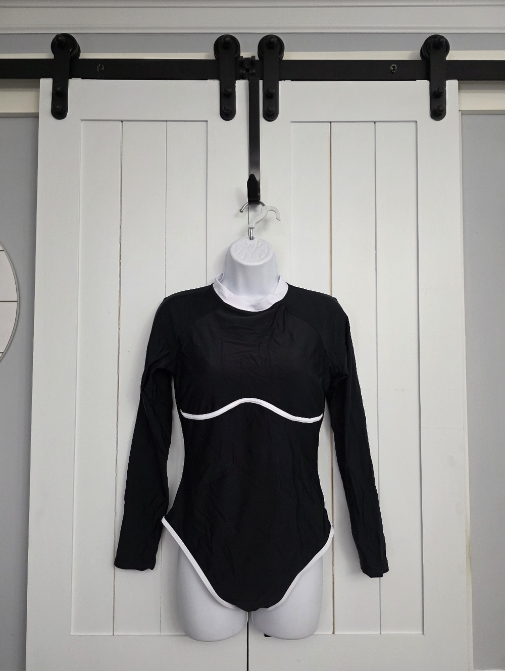Cupshe Black Round Neck Long Sleeve Rash Guard. NEW!